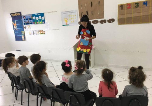 História no avental do patinho feio